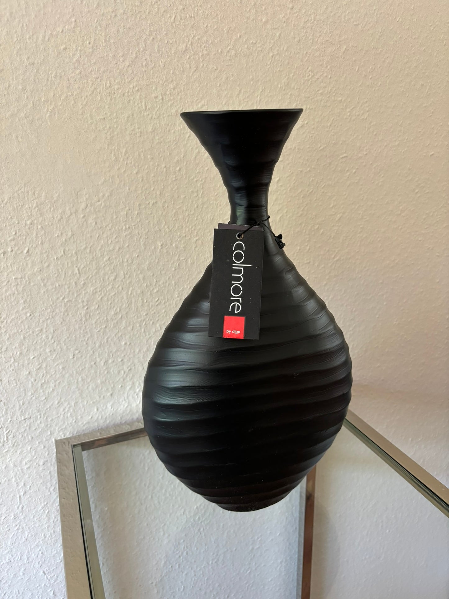 Colmore Vase Matt Schwarz Alu Raw